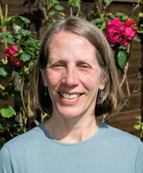 Aline Metris Headshot