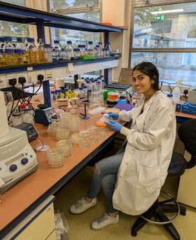 Janvi Gianchandani Baxani working in a lab.